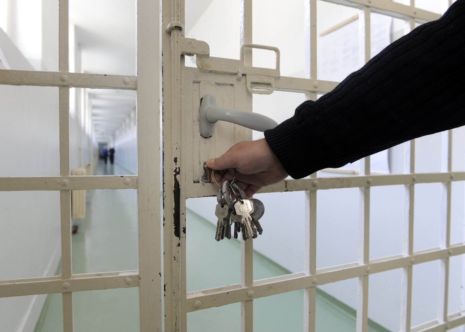 in order to become a prison officer, you must be able to keep discipline and order in prisons